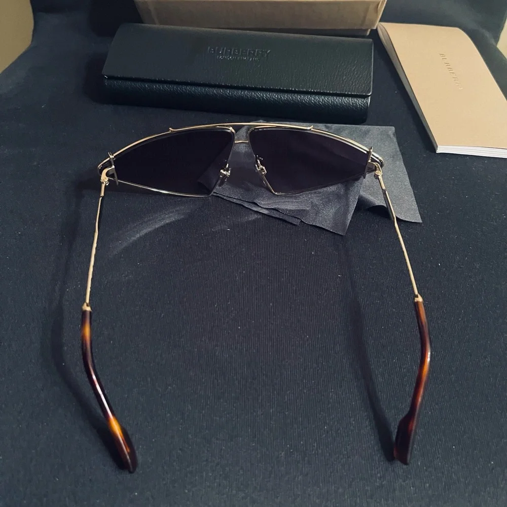🔥🔥🔥Burberry Sunglasses 68MM - Picture 14 of 16
